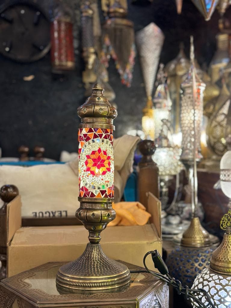 El Yapımı Mozaik Minare Lamba – Kırmızı & Turuncu & Yıldız Motifli & Eskitme Metal